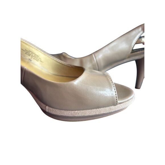 Nine West Sharina Nude Slingback Heels 9M 3" Heel Faux Patent Leather & Suede - Picture 10 of 11